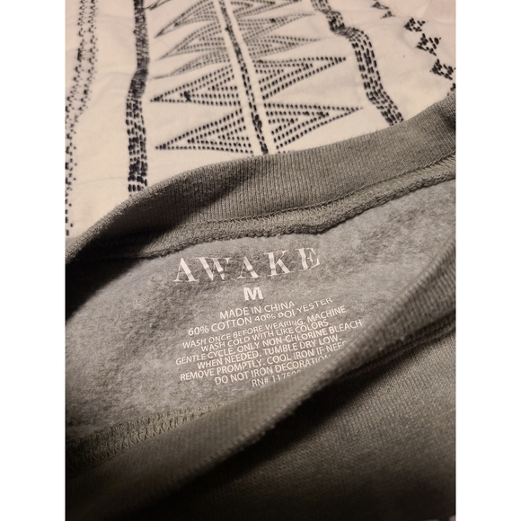 Be your own kind of beautiful sweatshirt - Picture 4 of 4